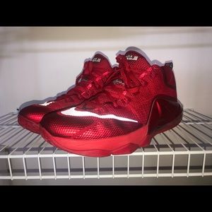 Nike 724557-616 University Red size 14